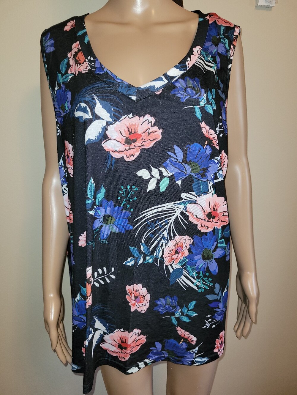 NWT - Sampeel Black Floral Tank. Size 3X.